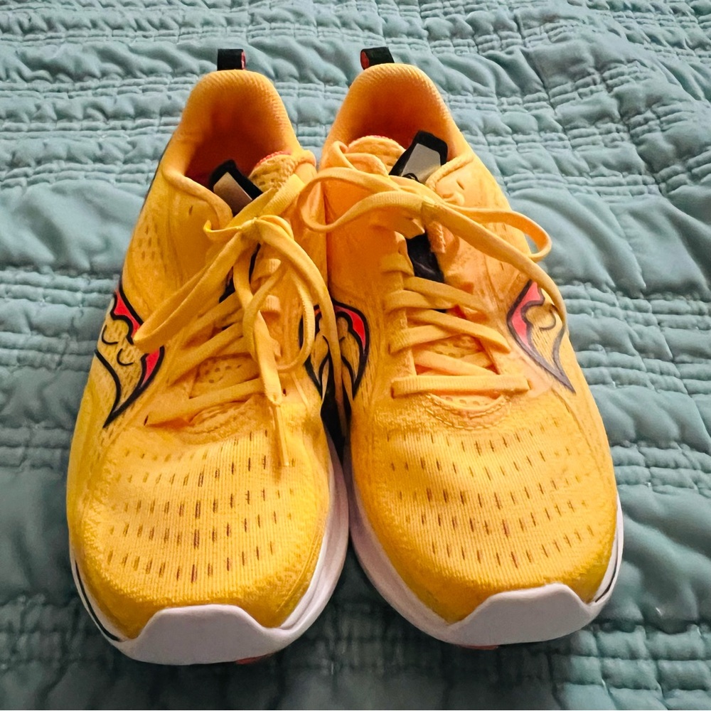 Saucony Kinvara 13 Shoes (Women’s Size 8)